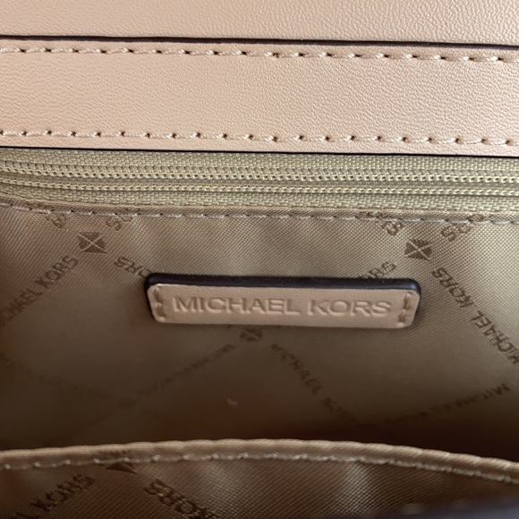 MICHAEL KORS MERCER SMALL CLUTCH XBODY BUFF - Picture 16 of 16